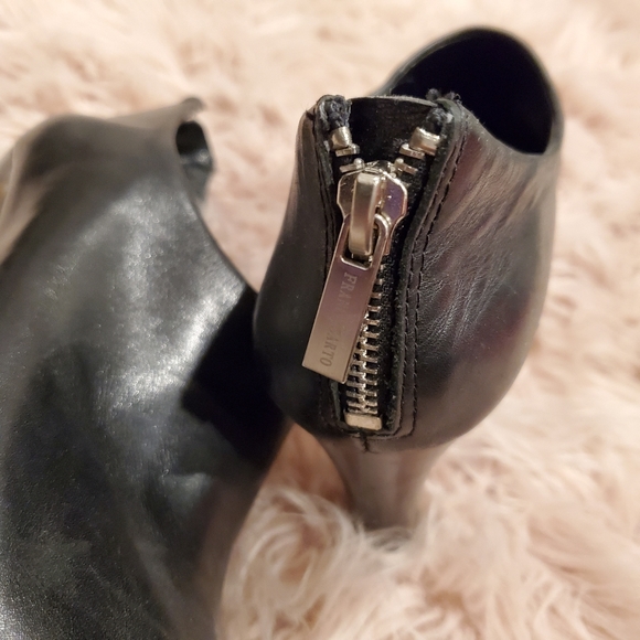Franco Sarto black leather peep toe heels - Picture 3 of 3